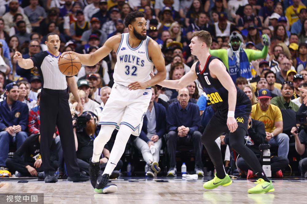 两队展示出 两队展示出