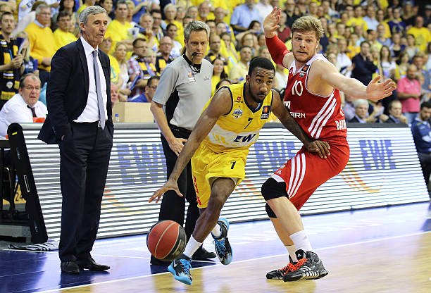 他依旧保持 他依旧保持