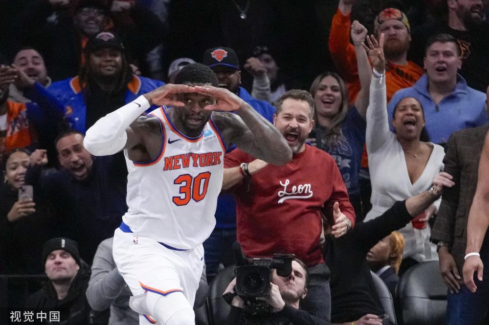 在赛场上表 在赛场上表